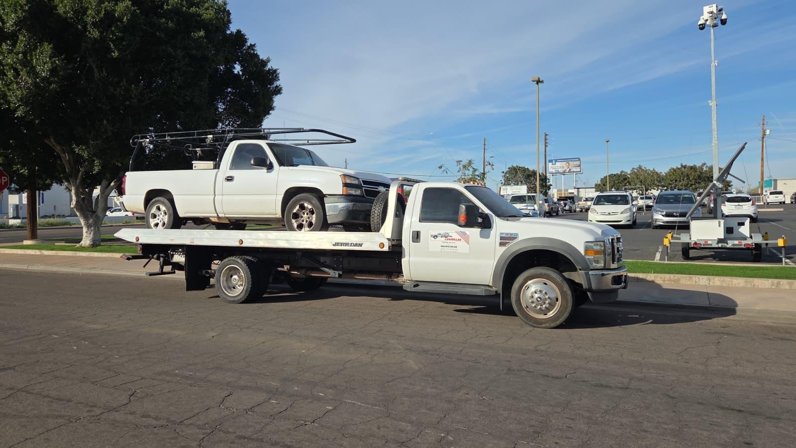 Lagunillas Towing flatbed tow truck serving Arizona service areas